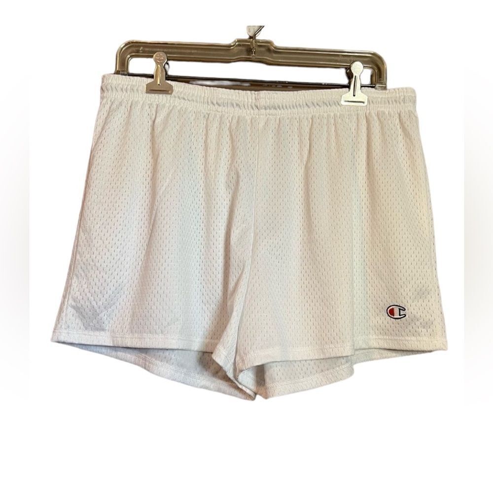 Champion white mesh shorts (lined). Size‎ large